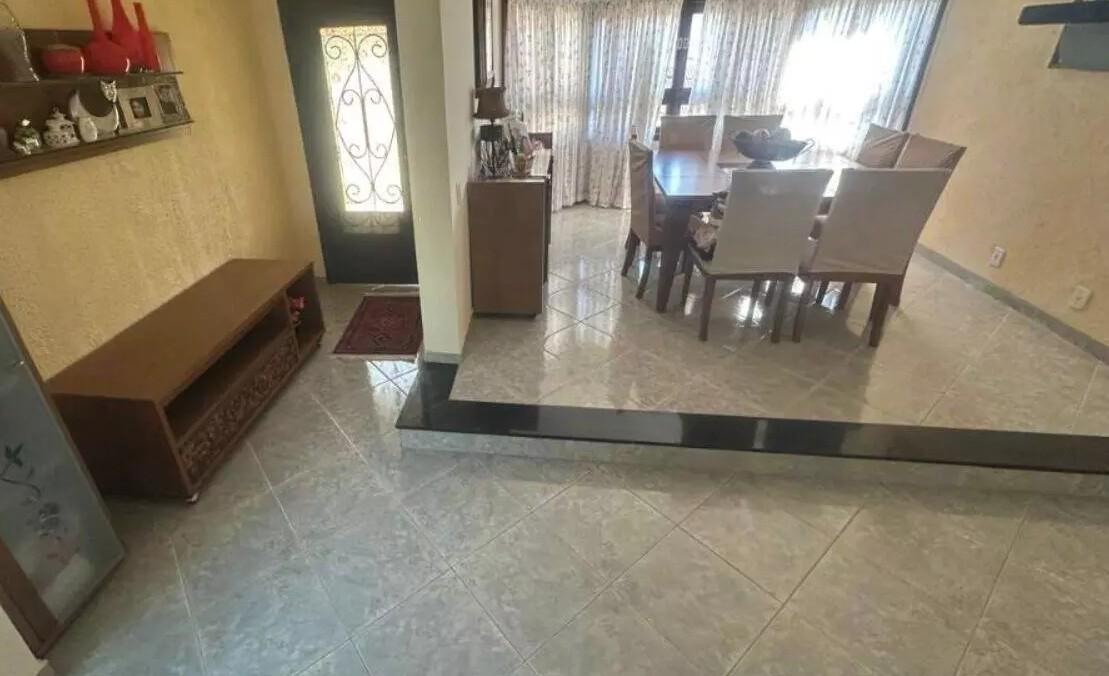 Casa à venda com 3 quartos, 1 suíte, 2 vagas e 210m² no Jardim Maristela, Atibaia (SP) — foto 3 de 12